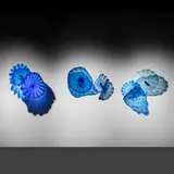 Dale Chihuly, Deep Delphinium Blue Persian Wall, 1999, hand-blown glass, steel