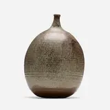 Toshiko Takaezu, Bottle Form