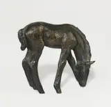 Grasendes Fohlen by Renée Sintenis, 1919, Bronze mit dunkelbrauner Patina. Höhe: 8,5 cm (3 ⅜ in.), sold Nov 2010