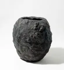 Armando, Die Urne, 1995, Bronze mit grüner Patina