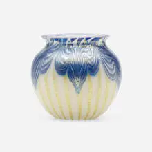 Phänomen vase (Gre 2/187) by Loetz, c. 1902, hand-blown glass, sold Sep 2022
