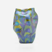Phänomen vase (Gre 2/450) by Loetz, c. 1902, hand-blown glass, sold Sep 2022