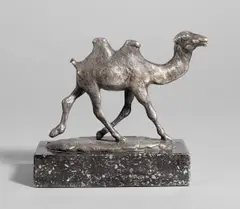 Kamel by August Gaul, 1915, Silber, auf Marmorsockel montiert, sold Dec 2023