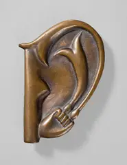 Meret Oppenheim, Das Ohr von Giacometti, 1933, Original-Kartonschachtel mit Bronze mit brauner Patina
