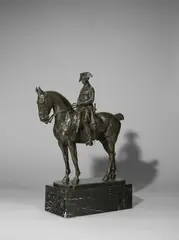 Louis Tuaillon, Friedrich der Große zu Pferde. Um 1911 / vor 1920, Bronze mit dunkelbrauner Patina; Steinsockel – Bildgießerei Hermann Noack, Berlin