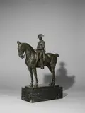 Louis Tuaillon, Friedrich der Große zu Pferde. Um 1911 / vor 1920, Bronze mit dunkelbrauner Patina; Steinsockel – Bildgießerei Hermann Noack, Berlin