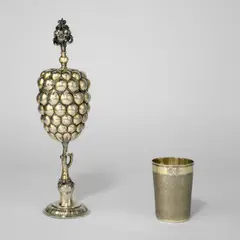 Nürnberg, Silber, getrieben, gegossen, geschnitten, ziseliert, vergoldet, 27,5 cm; Ø 8 cm (10 ⅞ in.; Ø 3 ⅛ in.)