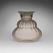 Soffiato vase, model 5388 by Vittorio Zecchin, 1925-26, ribbed soffiato glass, sold Jun 2025