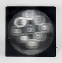 Martha Boto, Mouvements chromatiques, 1964, Holzkasten und Acrylglas mit Motor