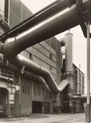 Ruth Hallensleben, Henrichshütte Hattingen, Gasreinigungsanlage“ / Rheinpreussen, Homberg, „Gasometer“ / „Schmöle Menden“. 1950er–Jahre, 3 Vintages. Silbergelatineabzüge. Je Agfa-Portriga-Rapid-Papier