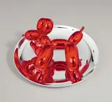 Jeff Koons, Balloon Dog, 1995, Porzellanobjekt mit reflektierend roter und verspiegelter Glasur. Durchmesser: 26 cm (10 ¼ in.)