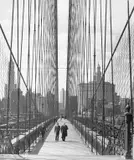Andreas Feininger, Fußgänger auf der Brooklyn Bridge, 1942, Späterer Silbergelatineabzug