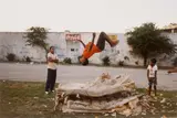 Jamel Shabazz, Flying High, Brooklyn, NYC, 1982, C-Print. Kodak-Professional-Papier, 2002