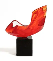 Lucien Wercollier, Envol, 1999, Rotes Glas, mit Granitsockel. Höhe: 35 cm (mit Sockel) (13 ¾ in. (mit Sockel))