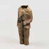 Pekka Kauhanen, The man in a suite, patinated bronze