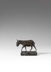 August Gaul, Gehender Esel, 1911, Bronze mit brauner Patina, auf Steinsockel montiert