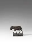 August Gaul, Gehender Esel, 1911, Bronze mit brauner Patina, auf Steinsockel montiert