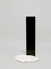 Nairy Baghramian, Zum Lumpen-Eck, 2007, Gips, Stahl, Laminierharz