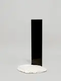 Nairy Baghramian, Zum Lumpen-Eck, 2007, Gips, Stahl, Laminierharz