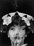 Hat + 5 Roses, Paris (Vogue) by William Klein, 1956, Späterer Silbergelatineabzug, sold Dec 2020