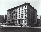 Berenice Abbott, Fifth Avenue Houses, Nos. 4, 6, 8, 1936, Silbergelatineabzug, 1982