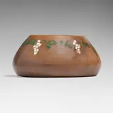 Arequipa Pottery, Fine vase with grape clusters, 1917, glazed squeezebag-decorated earthenware