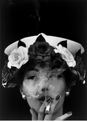 Hat + 5 Roses, Paris by William Klein, 1956, Späterer Silbergelatineabzug, sold May 2018