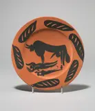 Scène de tauromachie by Pablo Picasso, 1957, Runder Teller, roter Ton, mit Engobenbemalung und Messergravur. ø 24,5 cm (9 ⅝ in.); ceramic, Madoura edition, sold Jun 2017