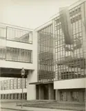 Iwao Yamawaki, Bauhaus Dessau. Architekt: Walter Gropius, 1930, Späterer Silbergelatineabzug