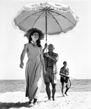 Robert Capa, Picasso und Françoise Gilot, Golfe-Juan, 1948, Späterer Silbergelatineabzug von Igor Bakht. Agfa-Papier