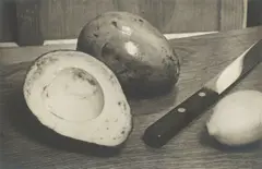 Avocados by Paul Outerbridge, 1936, Vintage. Silbergelatineabzug, sold Nov 2015