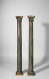wohl Venedig Italienisch, Paar korinthische Säulen – wohl Teil eines Renaissancealtars, Um 1550, Kapitell und Plinthe: Bronze mit dunkelgrüner Patina, vergoldet; Schaft: Messing, versilbert; Holzkern