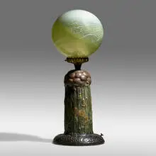Tiffany Studios, Important Dandelion lamp, 1900, hand-blown Favrile glass, hammered and patinated copper