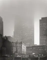 Ohne Titel (Manhattan) by Andreas Feininger, Um 1940, Silbergelatineabzug, vor 1949, sold Nov 2011