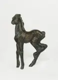 Fohlen mit angehobener linker Hinterhand by Renée Sintenis, 1919, Bronze mit dunkelbrauner Patina. Höhe: 11,2 cm (4 ⅜ in.), sold Nov 2010
