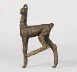 Junges Lama mit angehobenem Hinterlauf by Renée Sintenis, 1924, Bronze mit brauner Patina. Höhe: 16,2 cm (6 ⅜ in.), sold Nov 2010