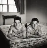 Ken Probst, Tattooed Twins, San Diego, 1989, Silbergelatineabzug, 2001
