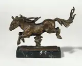 Springendes Shetlandpony by Renée Sintenis, 1946, Bronze mit brauner Patina, auf einen Steinsockel montiert. Höhe (ohne Sockel): 13,5 cm (5 ⅜ in.), sold Nov 2010