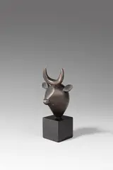 Baltasar Lobo, Tête de taureau (Cabeza de toro), 1967, Bronze mit brauner Patina, auf Kunstharzsockel montiert