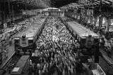 Churchgate Station, Bombay by Sebastião Salgado, 1995, Späterer Silbergelatineabzug, sold Nov 2008