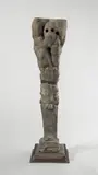 Michael Schoenholtz, Kleiner Atlas, 1964, Beton und Blei, auf Stahlsockel montiert. Höhe: 78,5 cm (ohne Sockel) (30 ⅞ in. (ohne Sockel))