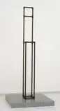 Robert Wilson, Einstein Chair, 1977, Galvanisierte Edelstahlröhren auf zinkverkleidetem Holzsockel