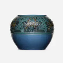 Rare vase with crabs by Arthur Eugene Baggs for Marblehead Pottery, 1915, glazed earthenware, sold Jan 2021