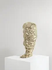 John Isaacs, I Used to Think I Could Change the World, 2005, Nickelbronze auf Holzsockel. Höhe ohne Sockel: 60 cm (23 ⅝ in.)