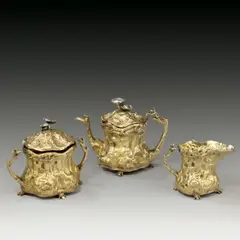 Moskauer Goldschmied, Silber, getrieben, gehämmert, ziseliert, feuervergoldet, 14 cm / 12,5 cm / 8,5 cm (5 ½ in. / 4 ⅞ in. / 3 ⅜ in.)