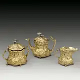 Moskauer Goldschmied, Silber, getrieben, gehämmert, ziseliert, feuervergoldet, 14 cm / 12,5 cm / 8,5 cm (5 ½ in. / 4 ⅞ in. / 3 ⅜ in.)