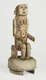 Armand Bouten, Ohne Titel (Sitzende Frau), Um 1925, Holz, weiß und goldfarben gefaßt, mit Perl- und Straßapplikationen. Höhe: 45,5 cm (17 ⅞ in.)