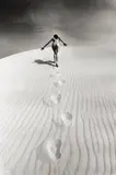 Jeanloup Sieff, Nude climbing a Dune, Le Pyla