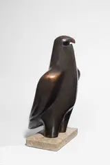 Alexander Gonda, Adler, 1949, Bronze mit schwarzbrauner Patina, auf Steinsockel montiert. Höhe (ohne Sockel): 48 cm (18 ⅞ in.)