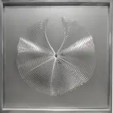 Heinz Mack, Flügelobjekt, 1972, Aluminum-Waben in verchromter Edelstahlwanne, hinter Glas mit verchromten Messingrahmen